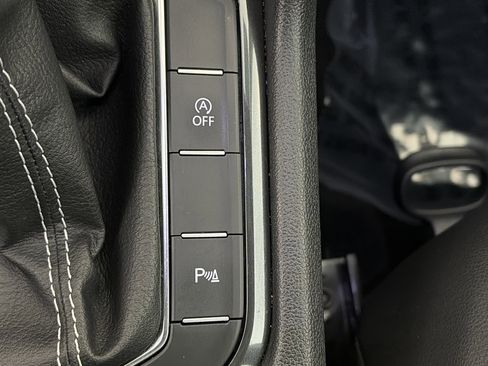 Used 2023 Volkswagen Tiguan SE R-Line FWD image 24