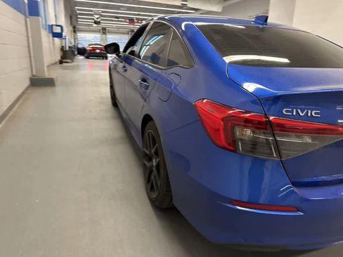 Used 2023 Honda Civic Sport image 9