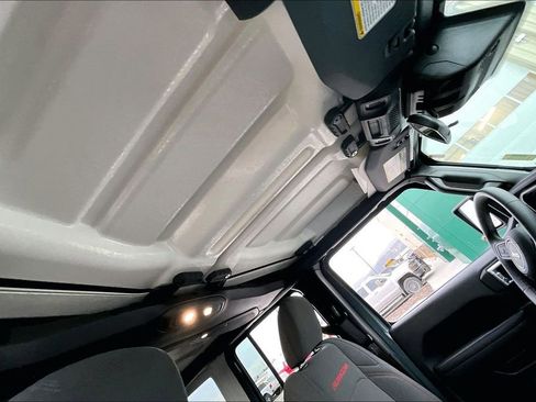 Used 2025 Jeep Wrangler Unlimited Rubicon image 22