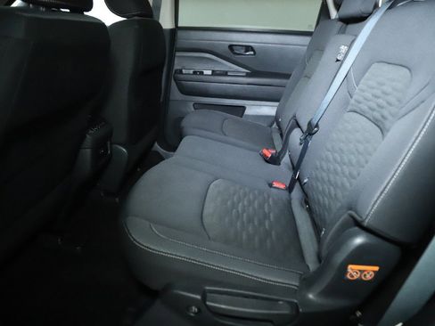 Used 2025 Nissan Pathfinder SV image 16