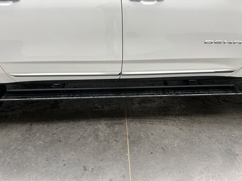 Used 2021 GMC Yukon XL Denali w/ Denali Premium Package image 14