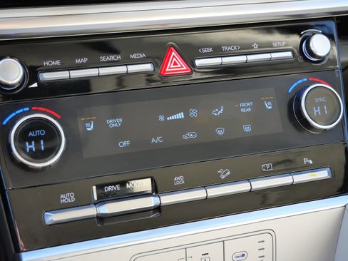 Certified 2025 Hyundai Santa Fe SEL image 24