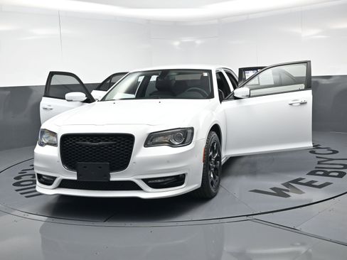 Used 2023 Chrysler 300 Touring L w/ Comfort Group image 21