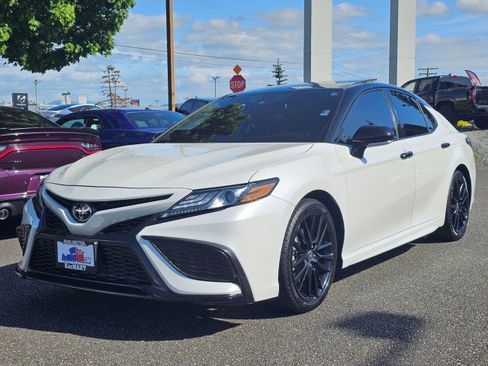 Used 2024 Toyota Camry XSE FWD image 7