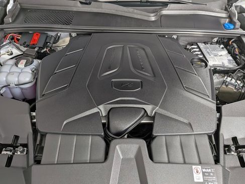 Used 2025 Porsche Cayenne Coupe image 26