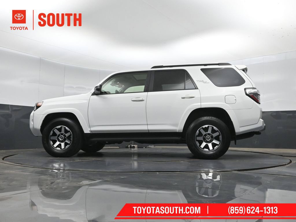 Used 2022 Toyota 4Runner TRD Off-Road Premium w/ Moonroof Package AWD/4WD image 40