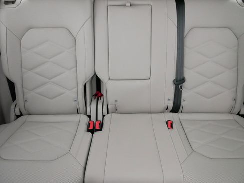 Certified 2025 Volkswagen Atlas SE w/ Panoramic Sunroof Package image 13