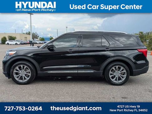 Used 2023 Ford Explorer Limited w/ Equipment Group 301A RWD image 2