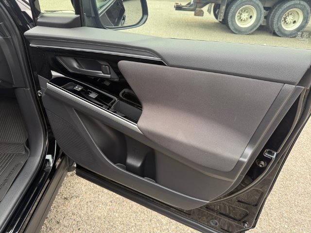 Used 2023 Subaru Solterra AWD image 29