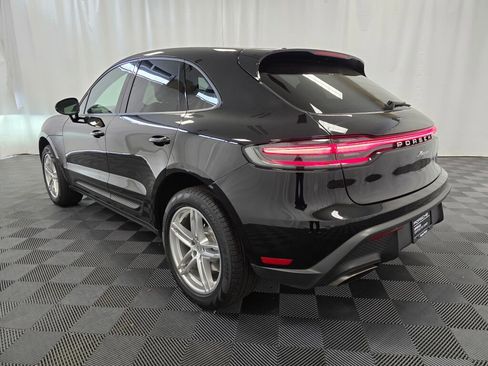Certified 2024 Porsche Macan image 3