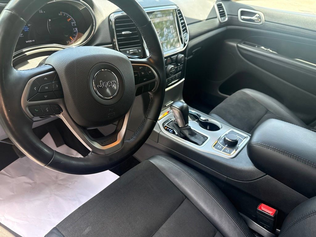 Used 2022 Jeep Grand Cherokee Laredo X AWD/4WD image 10