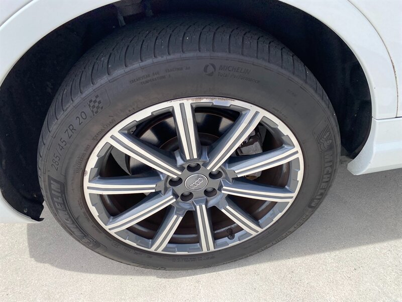 Used 2017 Audi Q7 3.0T Premium Plus AWD/4WD image 31