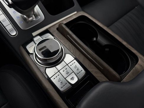 Used 2021 Genesis G90 3.3T Premium RWD image 19