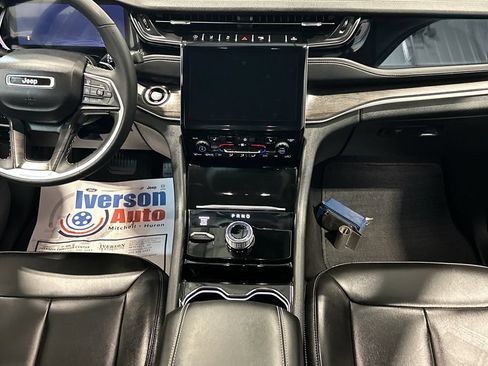 Used 2023 Jeep Grand Cherokee Limited AWD/4WD image 30