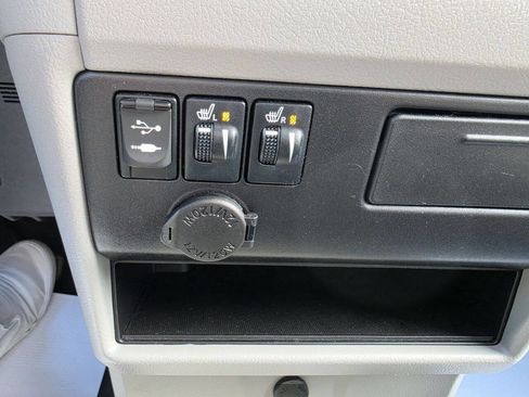 Used 2017 Toyota Sienna XLE image 25