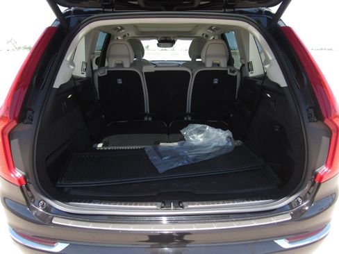 Used 2016 Volvo XC90 T6 Inscription w/ Vision Package image 12