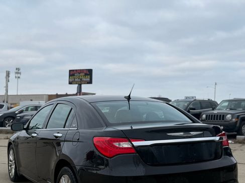 Used 2011 Chrysler 200 Limited image 5