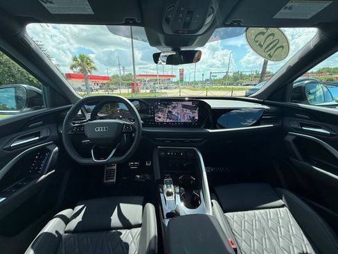Used 2025 Audi SQ5 Premium Plus AWD/4WD image 24