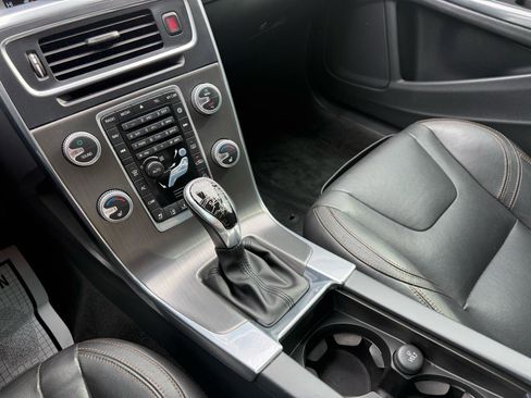 Used 2016 Volvo V60 T5 Cross Country Platinum image 13