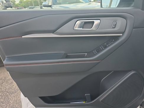 Used 2025 Ford Explorer ST-Line w/ ST-Line Street Pack AWD/4WD image 15