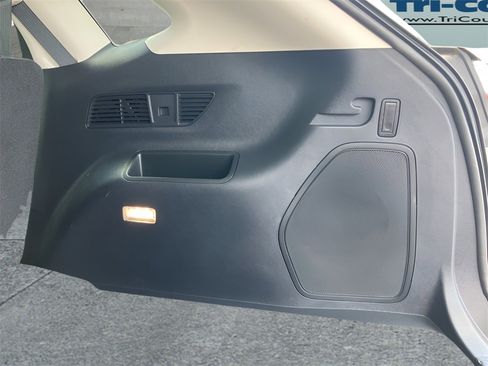 Used 2024 Ford Edge Titanium image 38