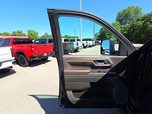 Certified 2025 GMC Sierra 2500 Denali AWD/4WD image 14