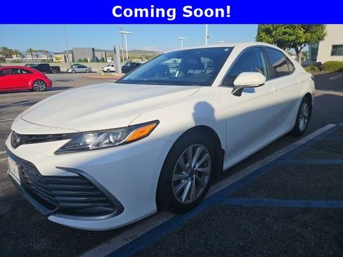 Used 2022 Toyota Camry LE image 1
