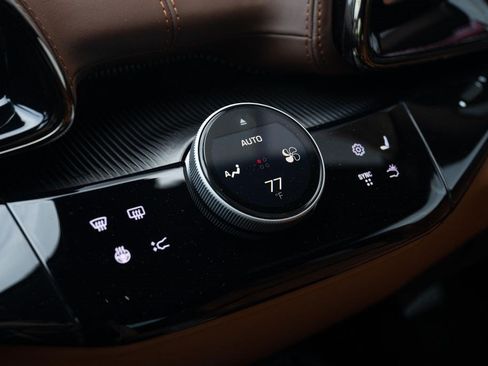 Used 2025 Ferrari Purosangue AWD/4WD image 46