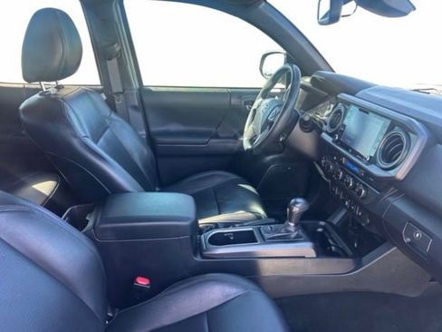 Used 2023 Toyota Tacoma TRD Off-Road w/ TRD Premium Off Road Package image 17