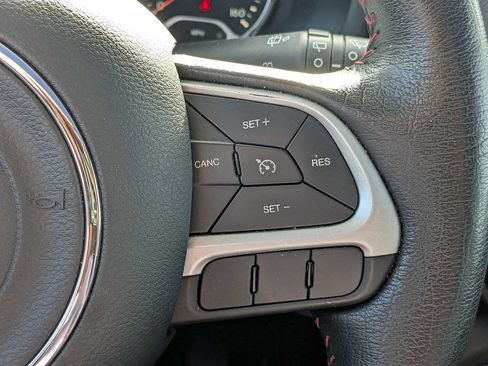 Used 2020 Jeep Renegade Trailhawk w/ Premium Leather Group AWD/4WD image 26