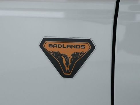 Used 2025 Ford Bronco Badlands image 44
