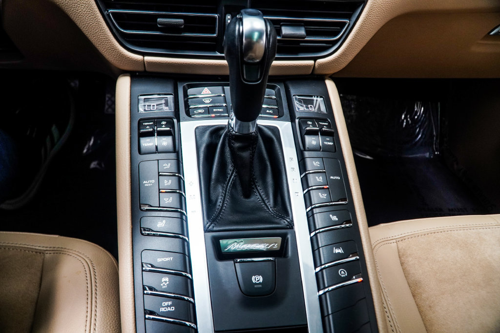 Used 2021 Porsche Macan AWD/4WD image 24