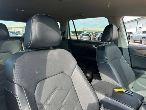 Used 2024 Volkswagen Atlas SE AWD/4WD image 33