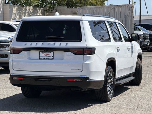 Used 2023 Jeep Wagoneer L Series II AWD/4WD image 5