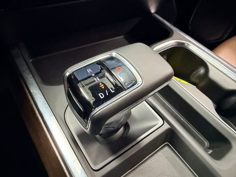 Used 2025 Chevrolet Silverado 1500 High Country w/ High Country Premium Package AWD/4WD image 18