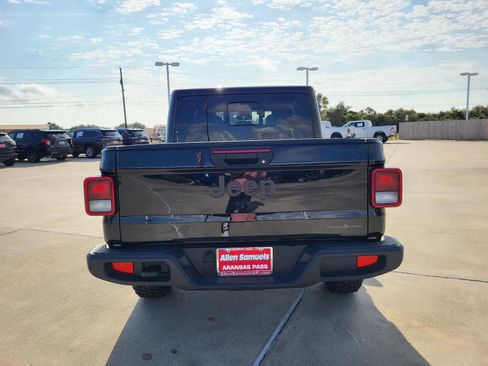 Used 2024 Jeep Gladiator Sport image 4