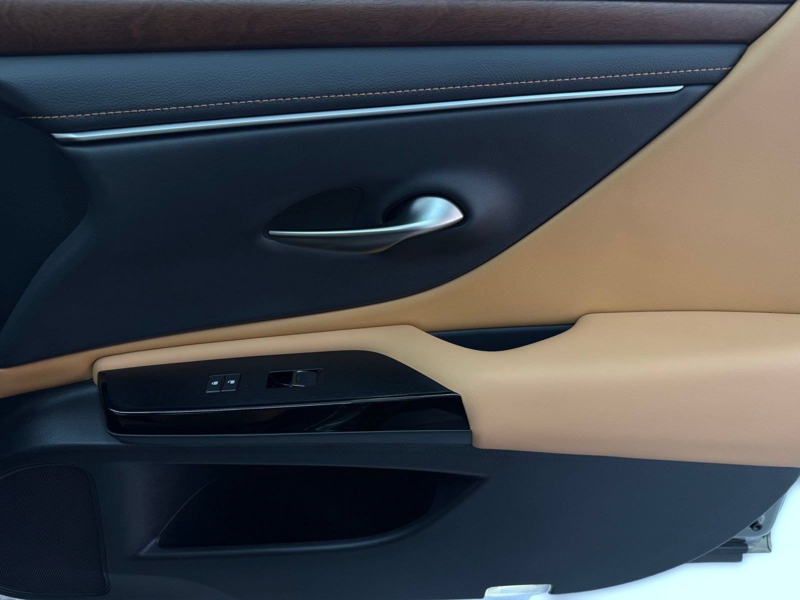Used 2025 Lexus ES 300h w/ Premium Package FWD image 27