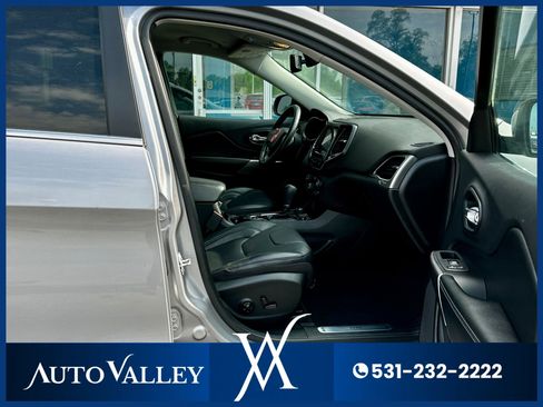 Used 2019 Jeep Cherokee Limited image 16