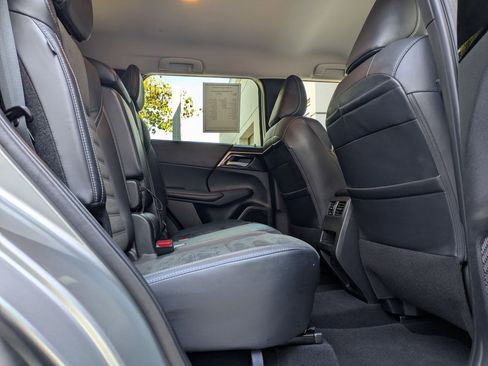 Used 2022 Mitsubishi Outlander SE image 12