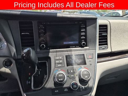 Used 2019 Toyota Sienna XLE w/ XLE Navigation Package FWD image 9