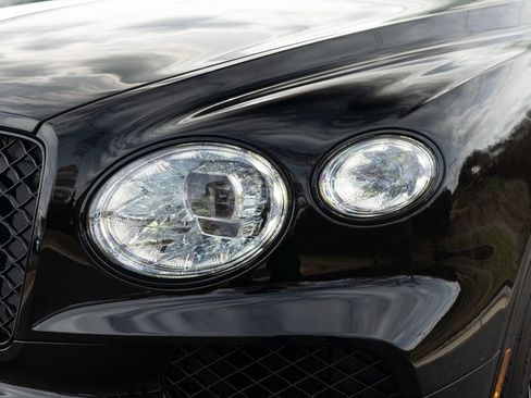Certified 2025 Bentley Bentayga AWD/4WD image 18