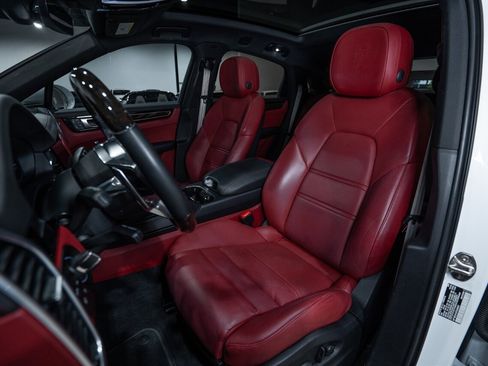 Used 2023 Porsche Cayenne Platinum Edition AWD/4WD image 19