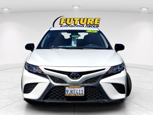 Used 2020 Toyota Camry SE FWD image 2