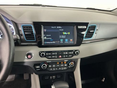 Used 2017 Kia Niro Touring w/ Advanced Technology Package FWD image 18