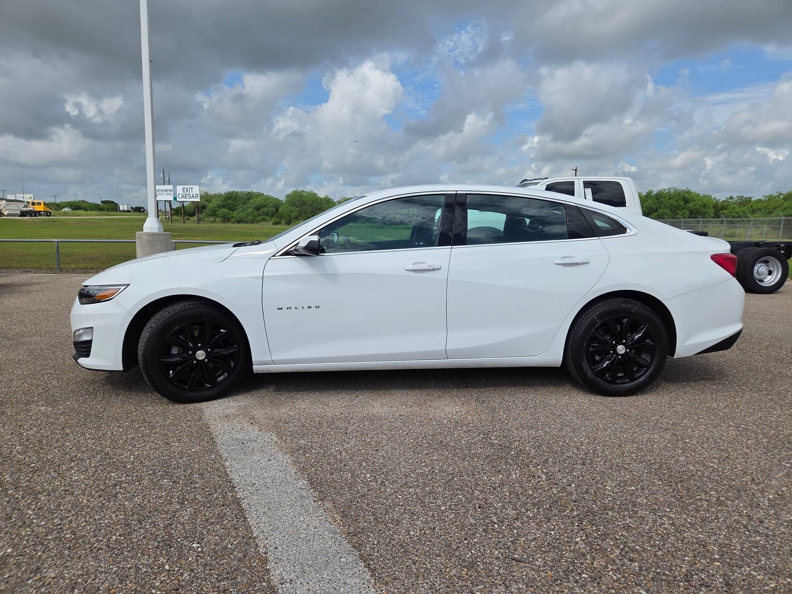 Used 2024 Chevrolet Malibu LT FWD image 4