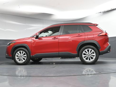 Certified 2023 Toyota Corolla Cross LE image 30