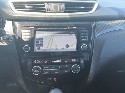 Used 2016 Nissan Rogue SL w/ SL Premium Package AWD/4WD image 9