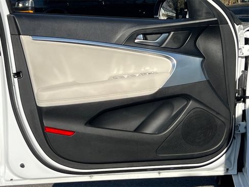 Used 2024 Genesis G70 2.5T image 17