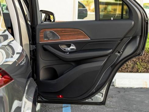 Used 2025 Mercedes-Benz GLE 350 4MATIC image 24