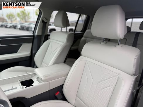 Used 2025 Hyundai Santa Fe SEL image 31